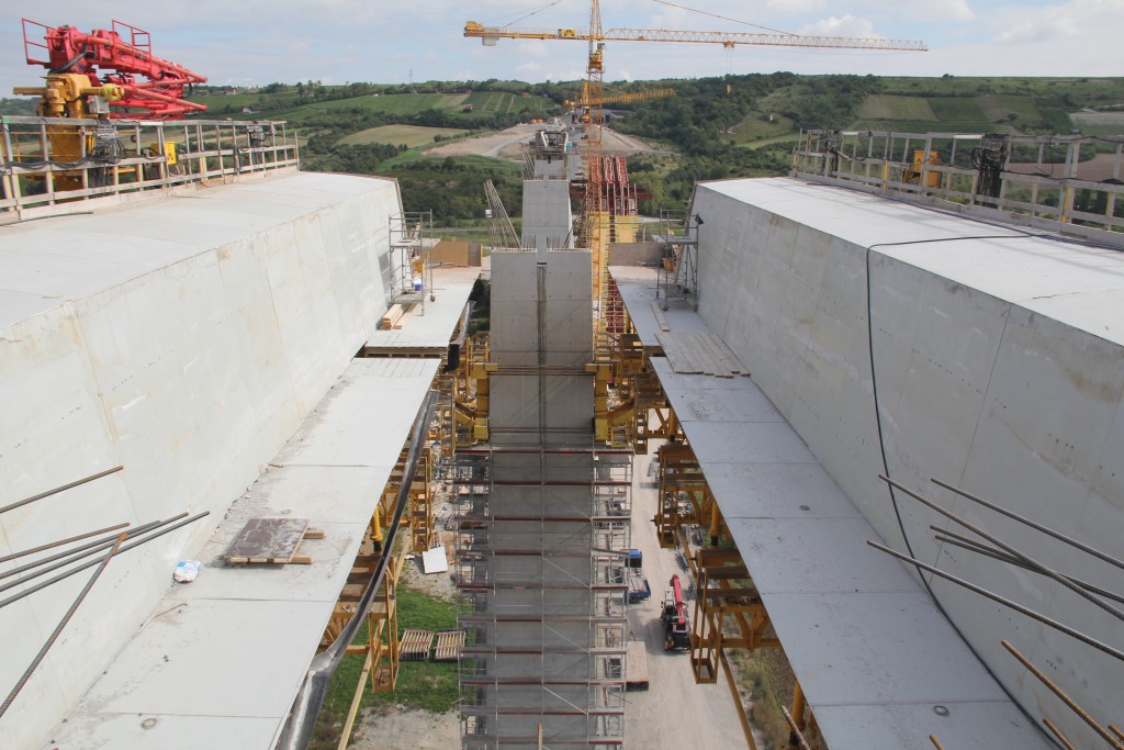 Vorbereitung der Trog-Bewehrung der Unstrut-Talbrücke August 2011