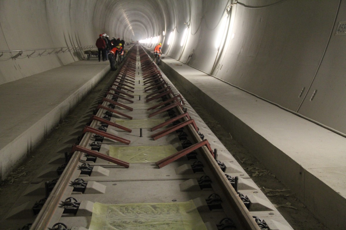 Bibratunnel: Feste Fahrbahn System Porr im Januar 2013
