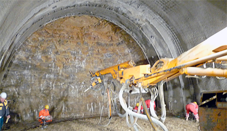 Ortsbrust Kalotte mit Spritzmobil